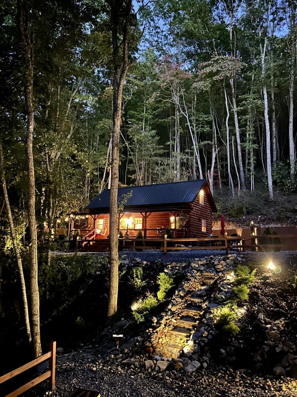 Luxury in the Smokey Mountains w Hot Tub and Pet Friendly House in Elizabethton