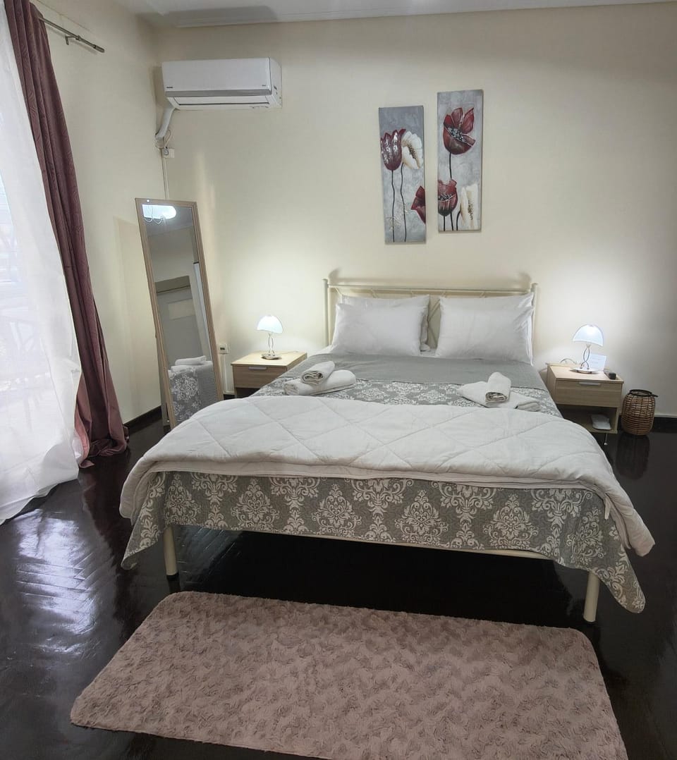 Bed, Photo of the whole room, Bedroom, air conditioner