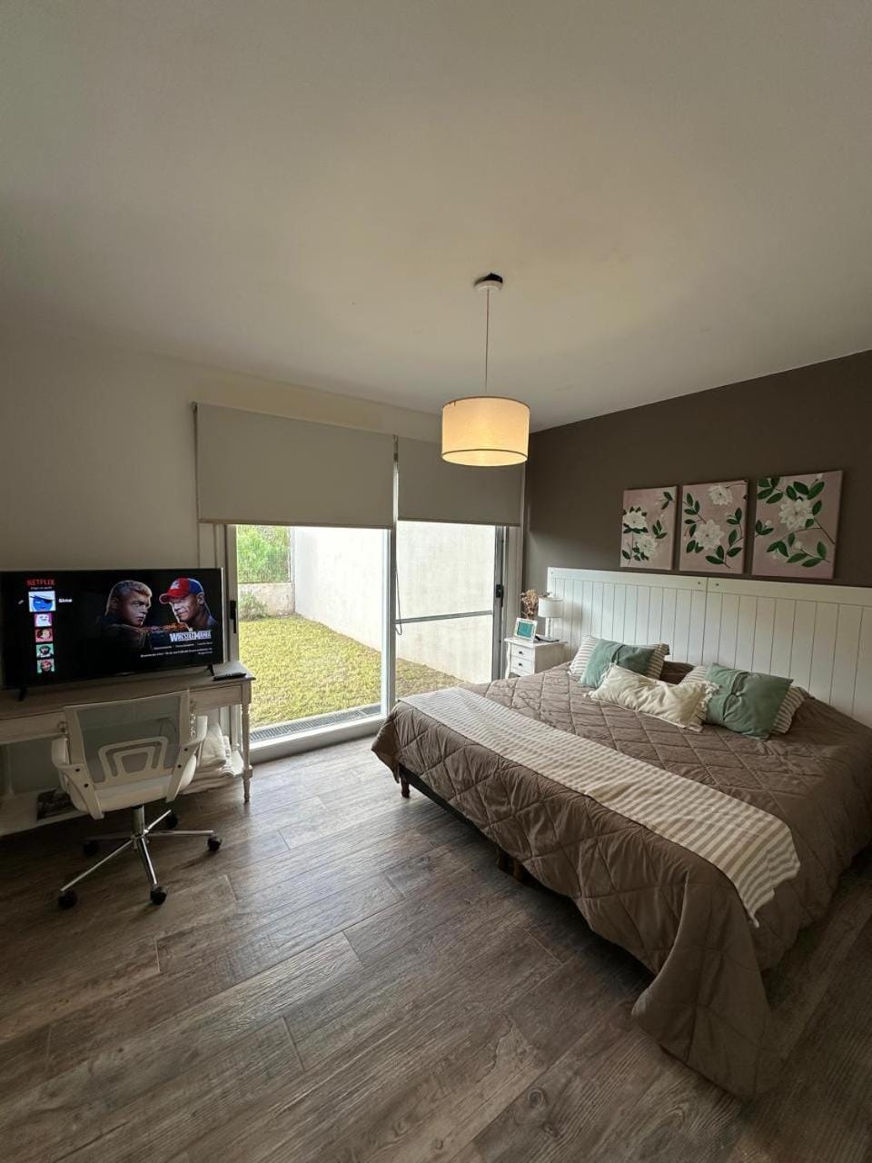 Photo of the whole room