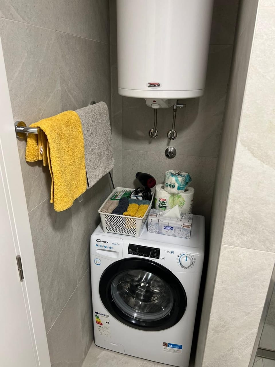 Bathroom, towels, washing machine
