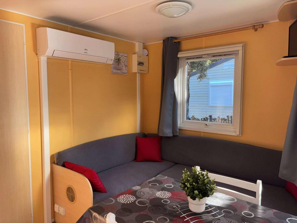 Mobil-home 2 personnes climatisé Campground/ 
RV Resort in Provence