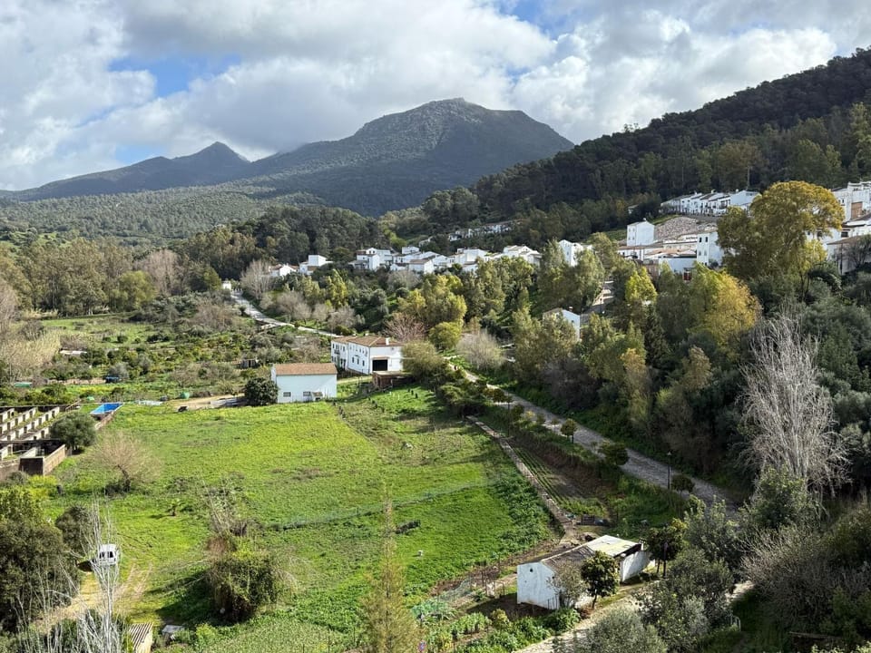 Nearby landmark, Natural landscape, Mountain view