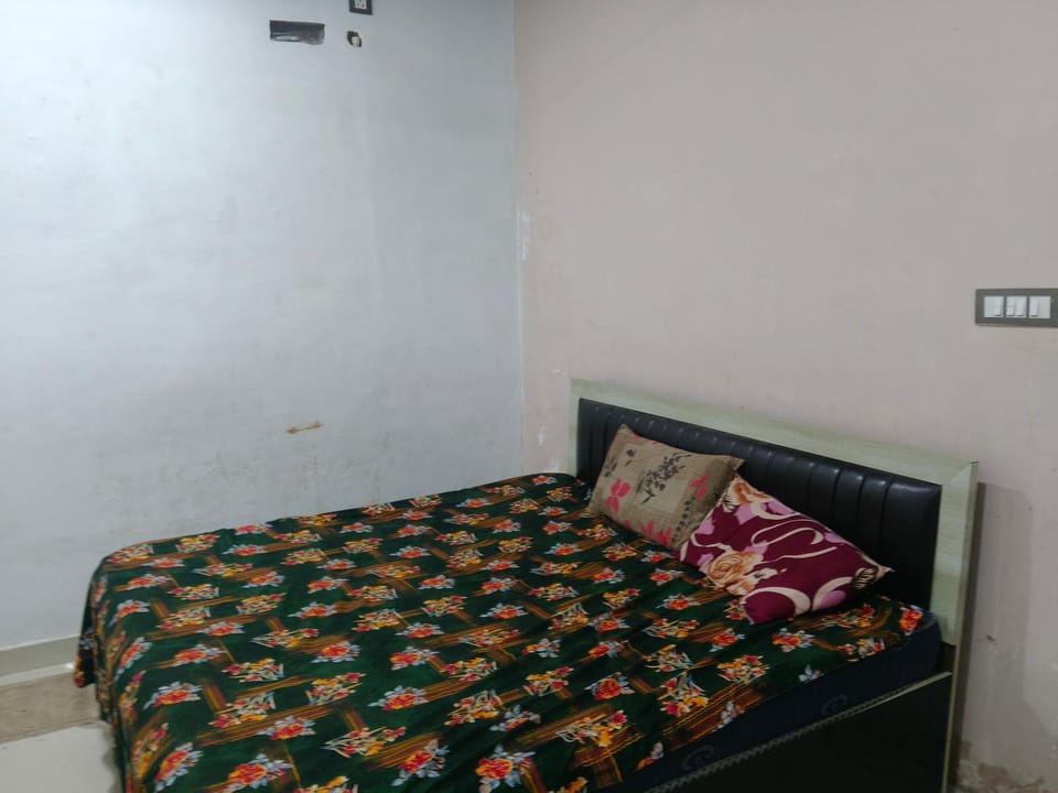 Abhay Paying Guest House Bed and Breakfast in Uttar Pradesh