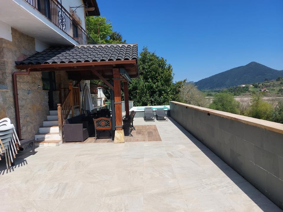 Apartamento en pleno corazón de Urdaibai con piscina y muy cerca de las playas Apartment in Basque Country