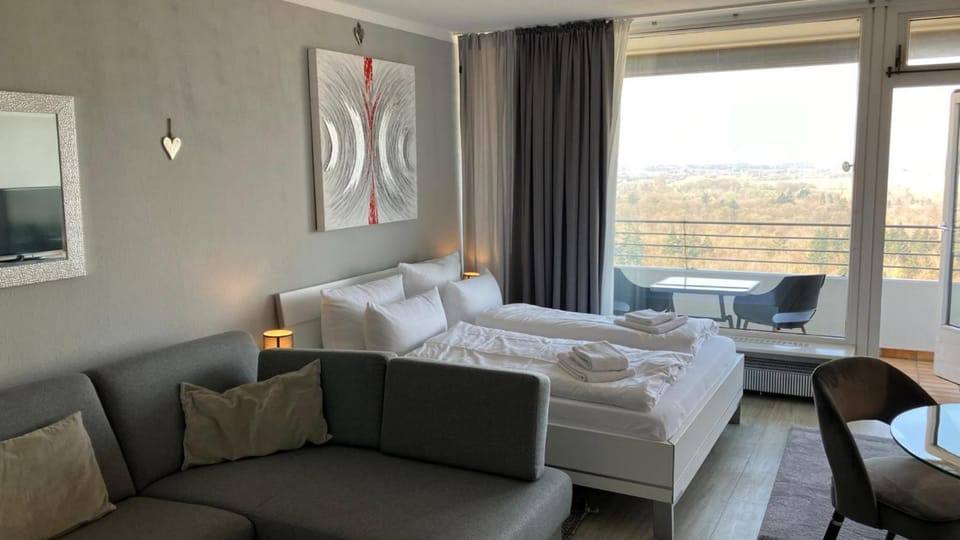 Bed, Living room, Photo of the whole room, Seating area, towels