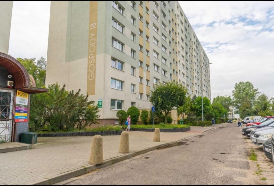 Property building, Neighbourhood, Location, Parking