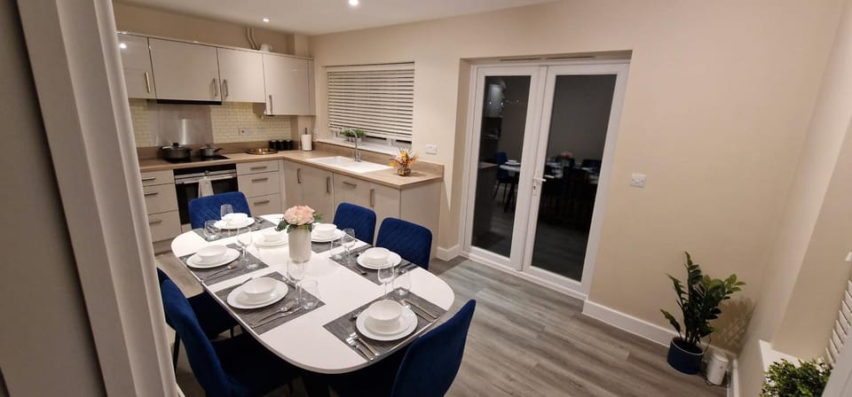 Patio, Garden, Kitchen or kitchenette, Dining area, Garden view, Garden view, stove, washing machine