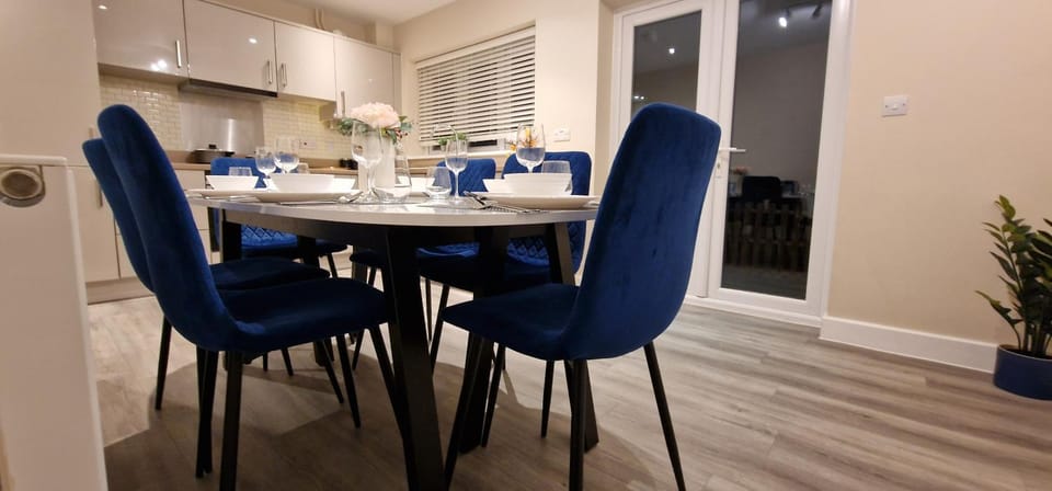 Kitchen or kitchenette, Dining area, Dinner, Dinner