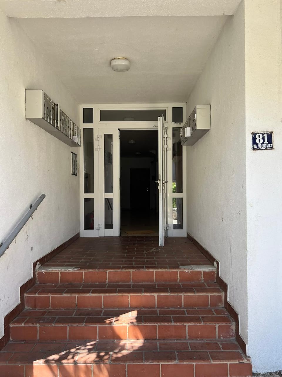 Property building, Facade/entrance