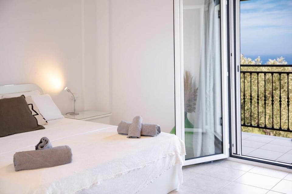 View (from property/room), Balcony/Terrace, Bedroom