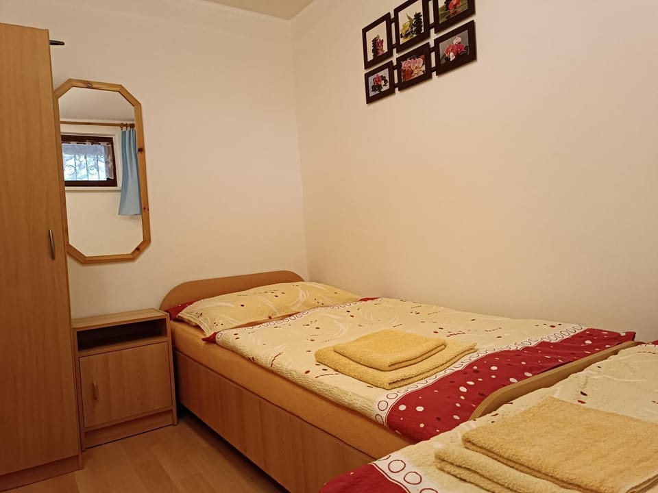 Bed, Photo of the whole room