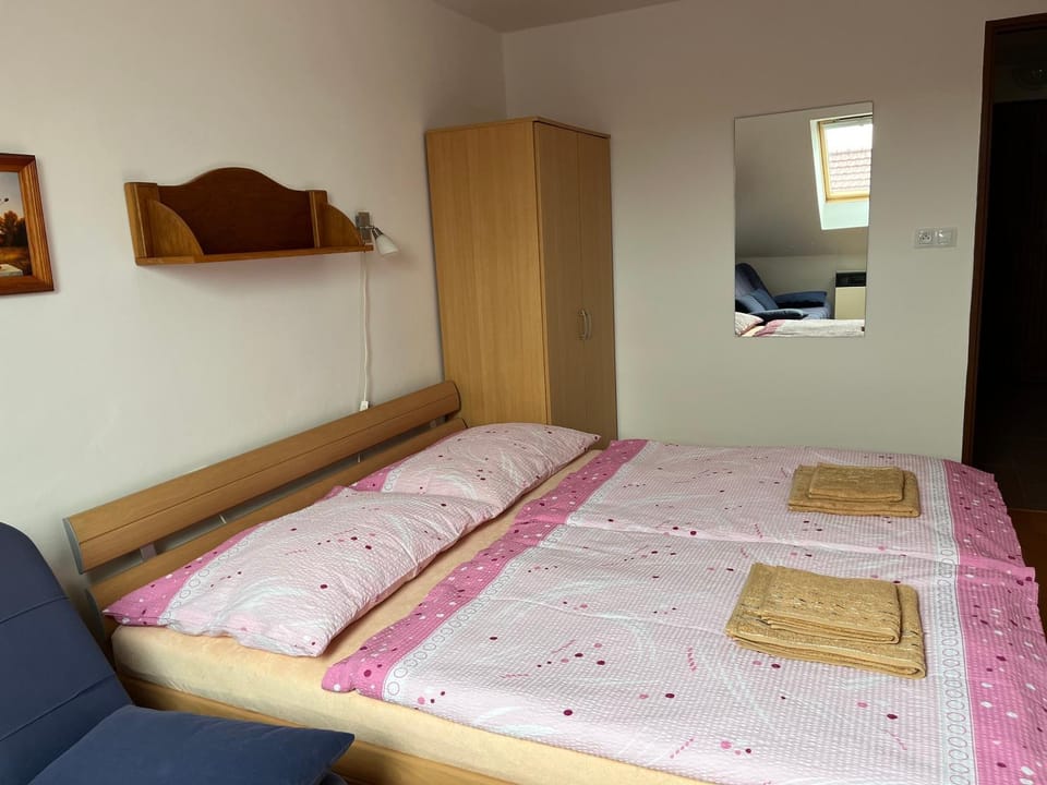 Bed, Photo of the whole room, Bedroom, wardrobe