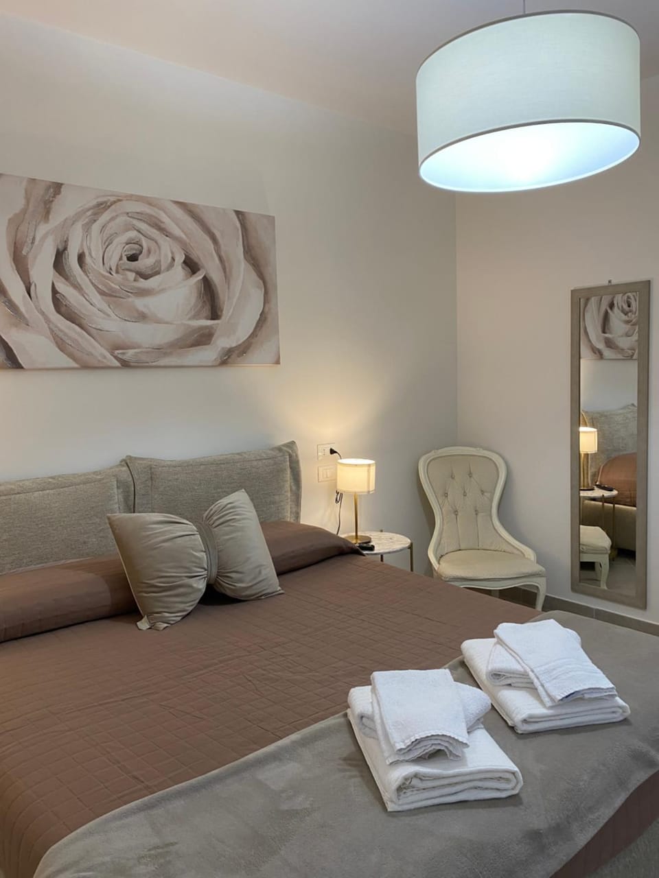 Bed, Bedroom, towels