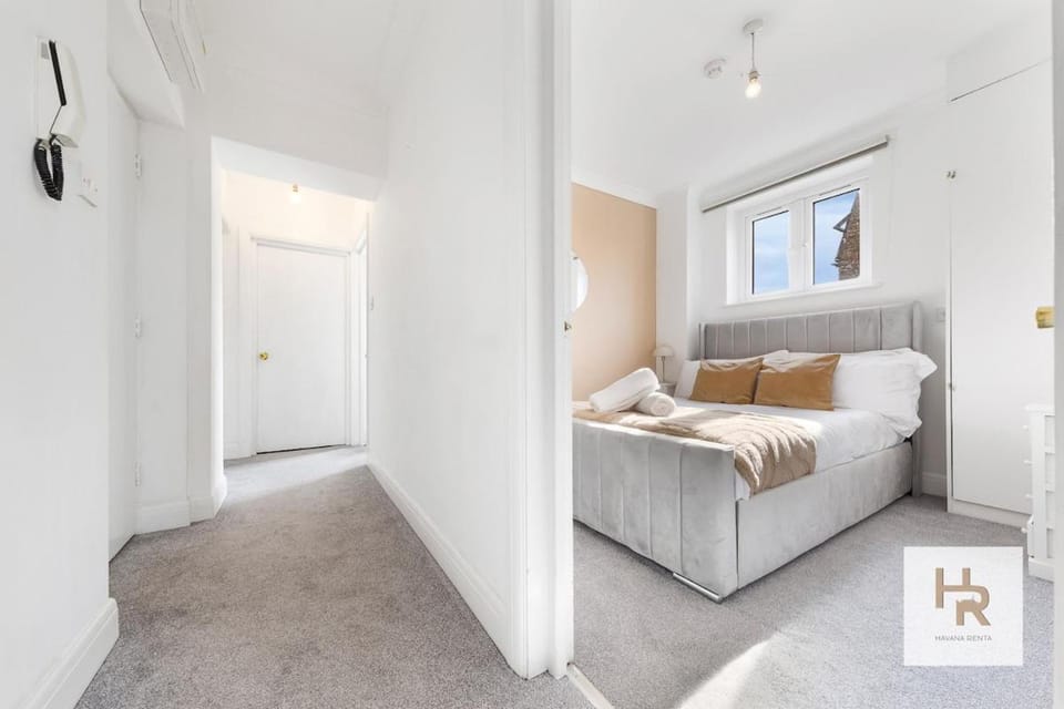 Prime Location - Stylish Retreat - WIFI & Netflix Apartment in London