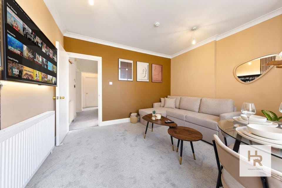 Summer Stay - Central Hammersmith W6 2-Bed Stay - Apollo & Riverside - Sleeps 6 Guests Apartment in London