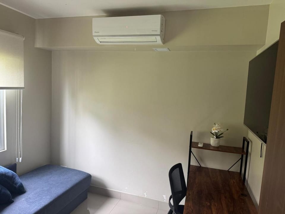 Living room, Seating area, air conditioner