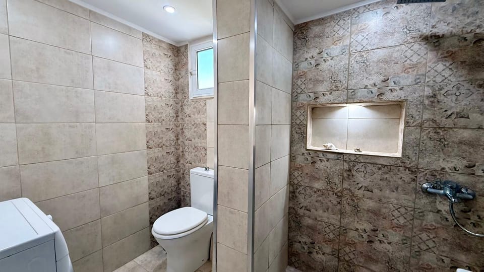 Shower, Toilet