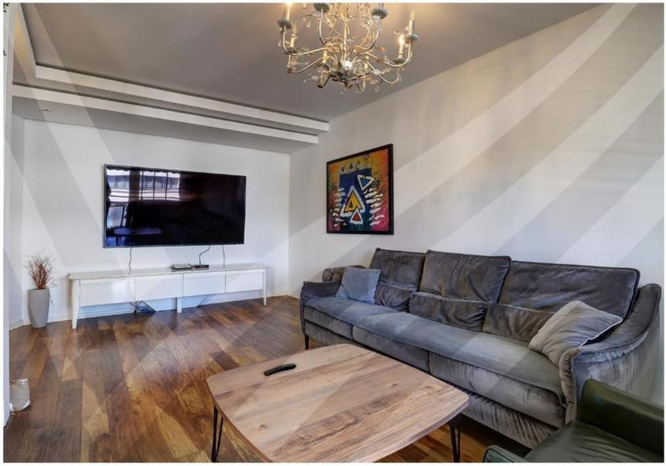 Cozy Apartment in City Center and Heart of Prishtina Apartment in Serbia