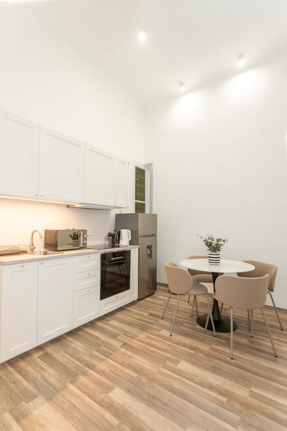 Kitchen or kitchenette, Dining area, oven, stove, toaster