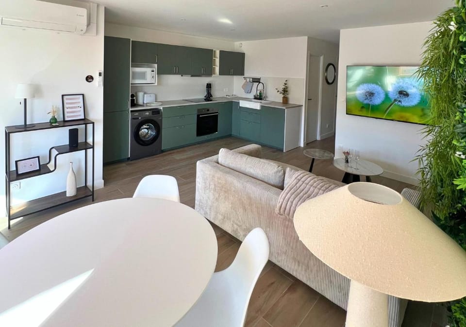 Living room, Dining area, kitchen