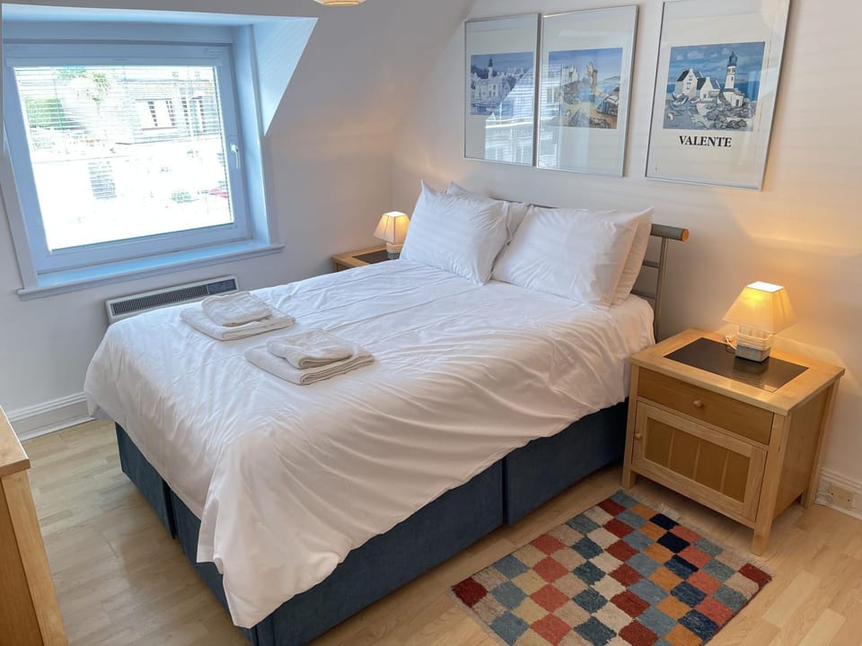 Property building, Bed, Photo of the whole room, Bedroom