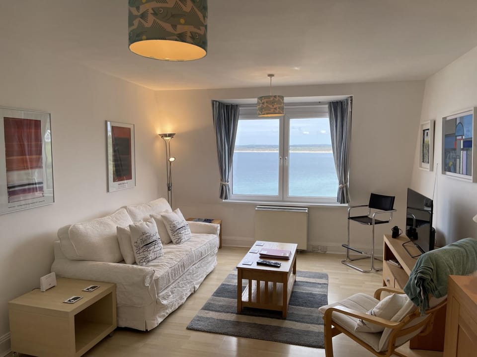 Property building, TV and multimedia, Living room