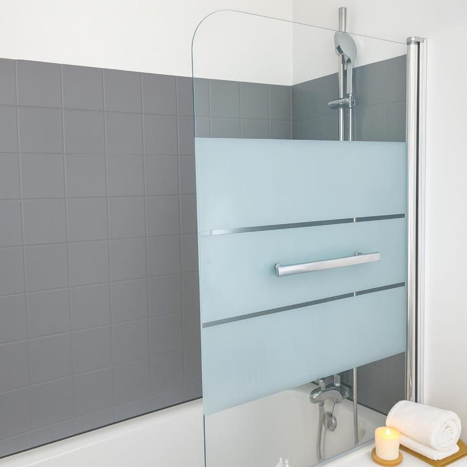 Shower, Bathroom, towels