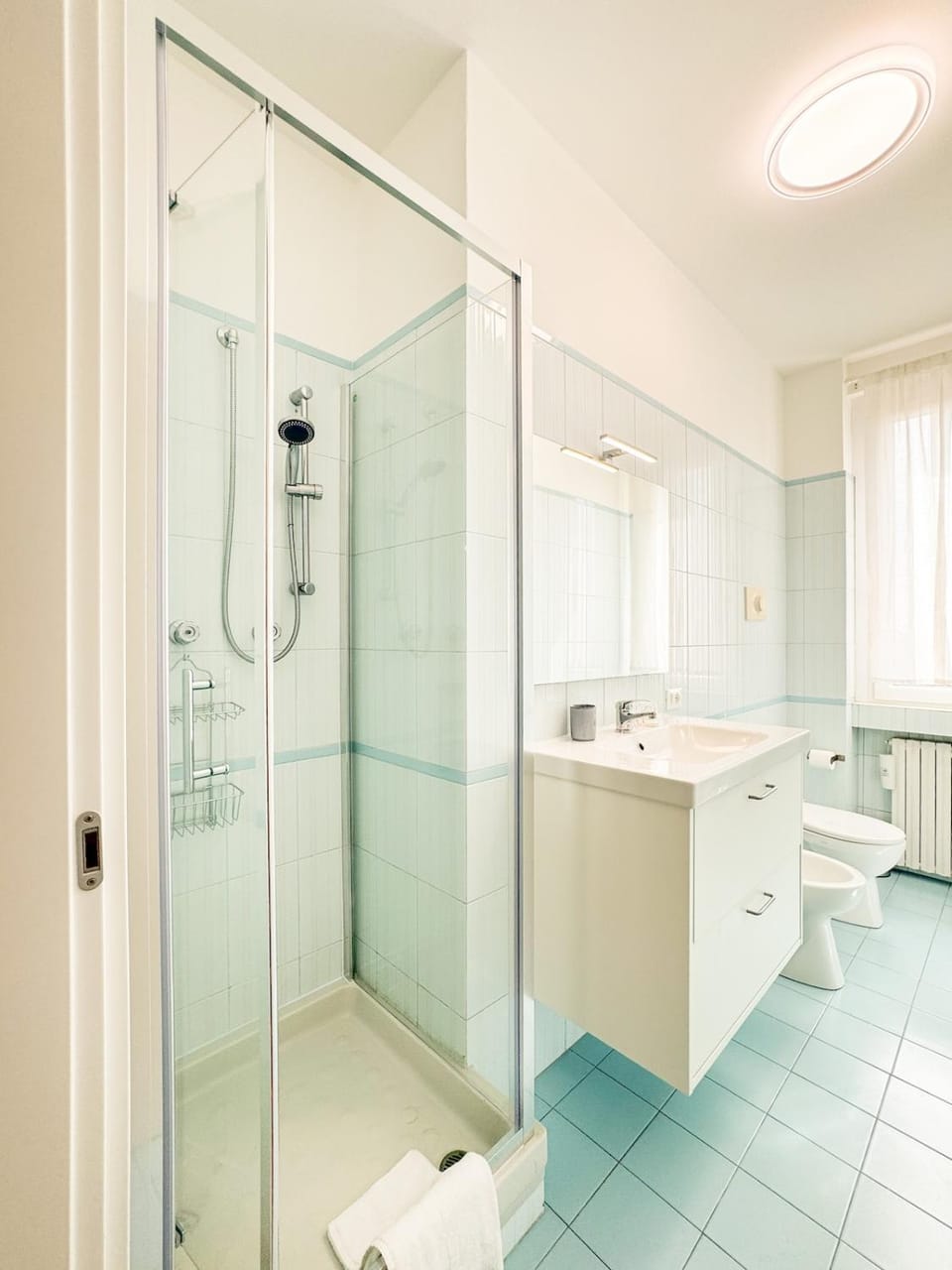 Shower, Toilet, Bathroom, towels