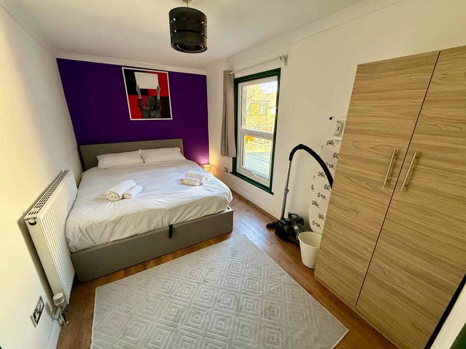 Bed, Photo of the whole room, Bedroom, flat iron, internet, towels, wardrobe