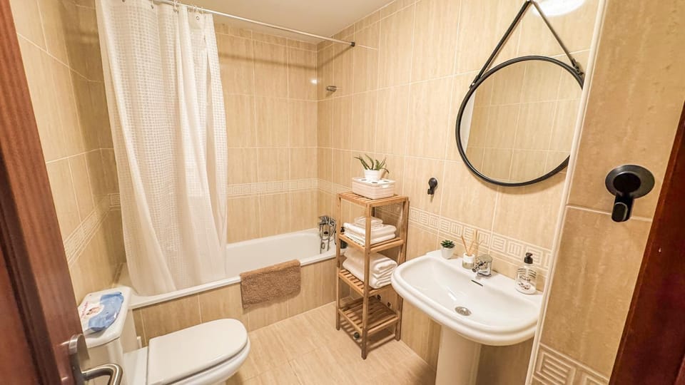Shower, Bathroom, Bath, towels