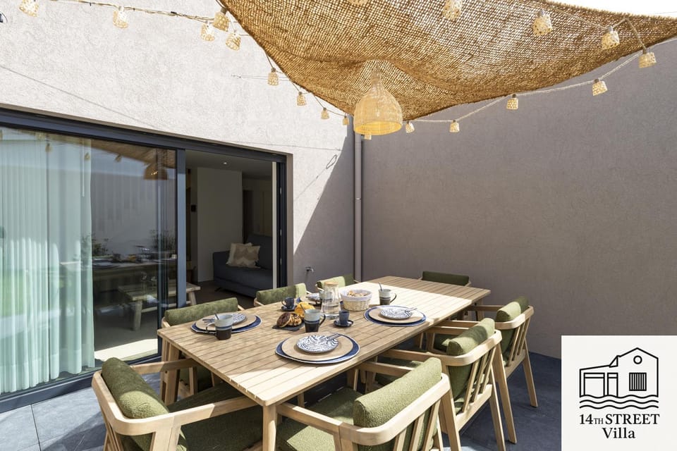 Patio, Day, Garden, Seating area, Dining area, Garden view