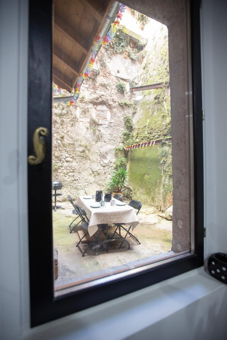 Patio, Day, Natural landscape, Dining area