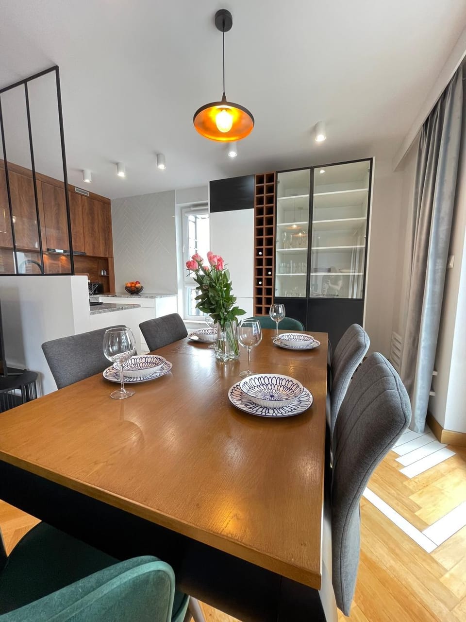Kitchen or kitchenette, Dining area