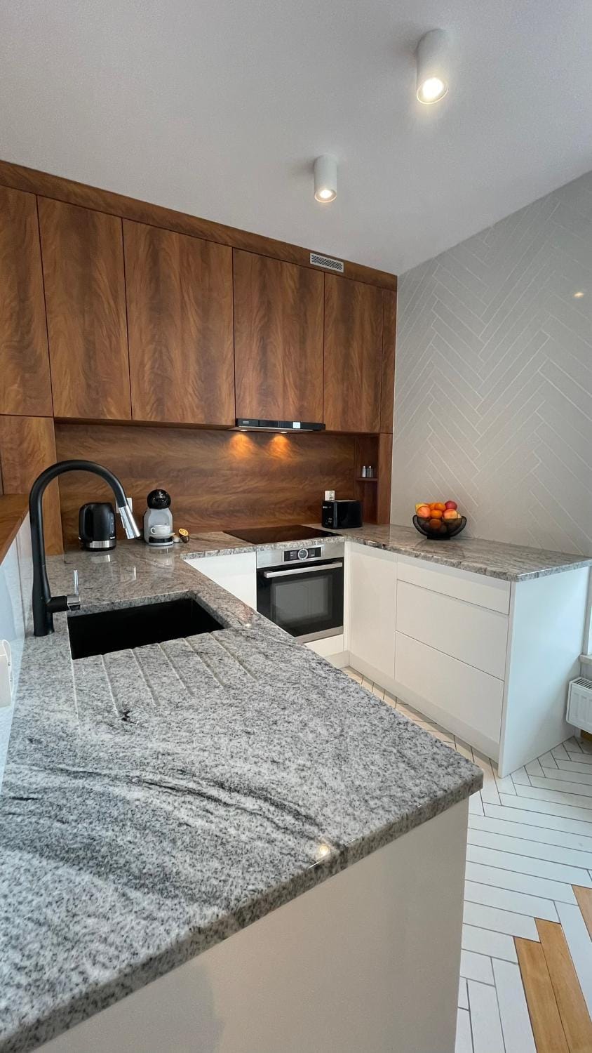 Coffee/tea facilities, Kitchen or kitchenette, stove