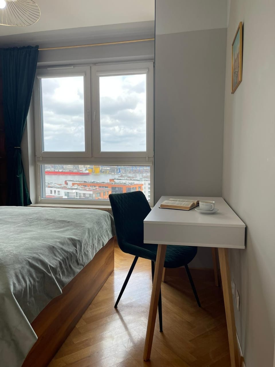 Bed, Photo of the whole room, Bedroom, River view