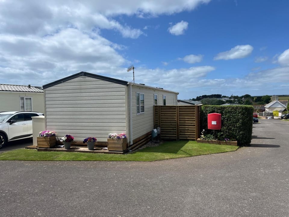 32 West Down Farm Caravan Park - quiet and idyllic! Campground/ 
RV Resort in East Devon District
