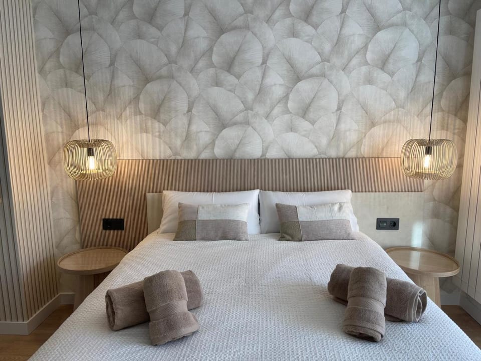 Abrazo a la Catedral by Unique Rooms Apartment in Burgos