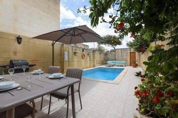 Rustic Farmhouse with Pool House in Malta