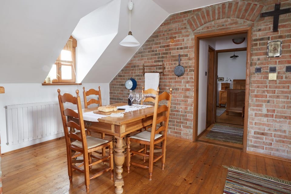 Troszt Pince Apartman Apartment in Hungary