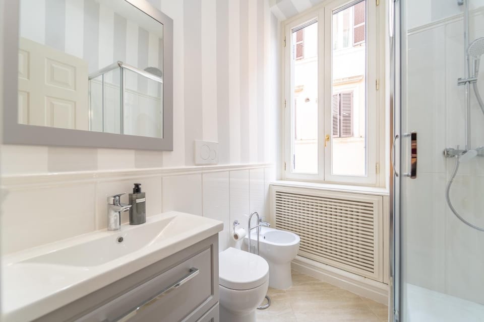 Shower, Toilet, Bathroom, bidet, towels