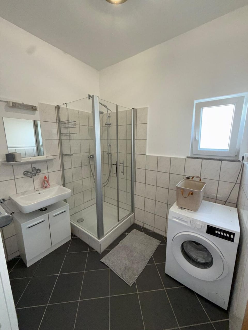 Shower, Bathroom, towels, washing machine