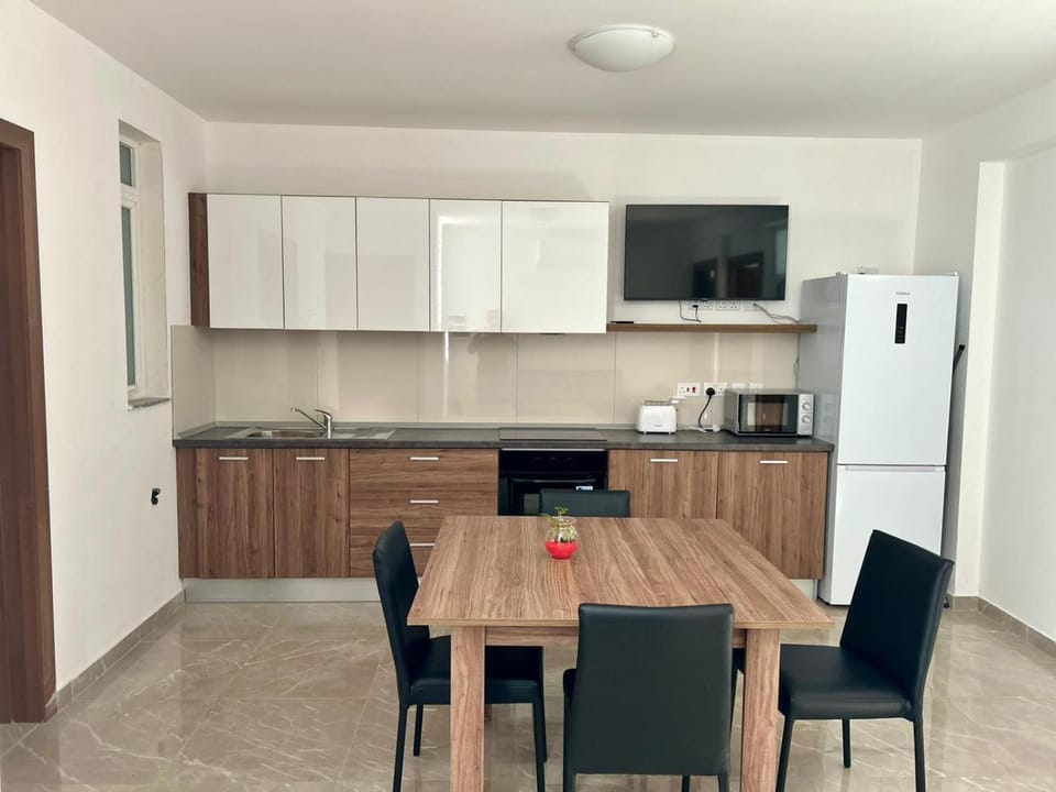 Coffee/tea facilities, Kitchen or kitchenette, Living room, Seating area, Dining area, minibar, oven, stove, toaster