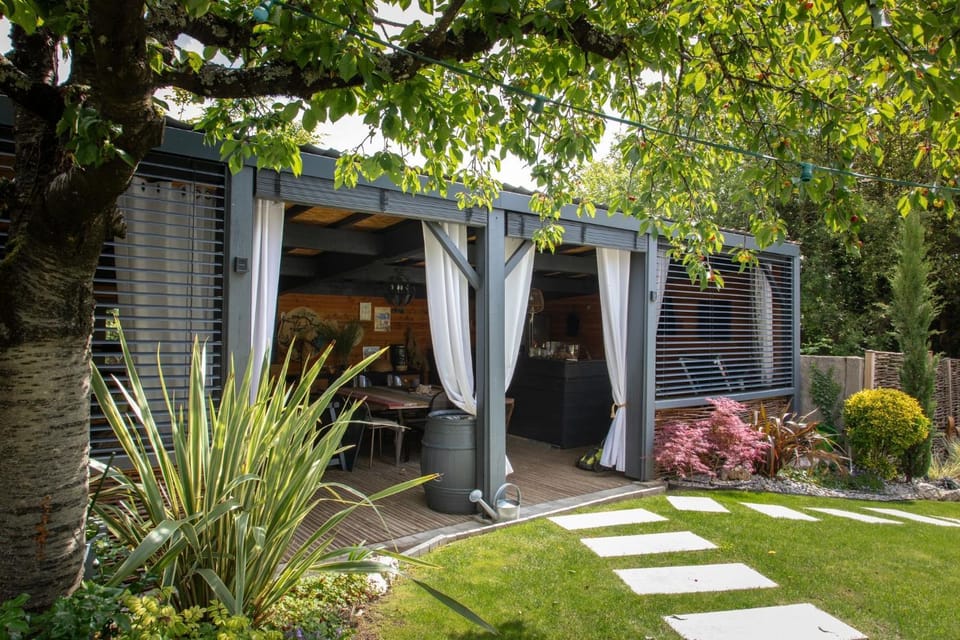 La Paradisiaque - Near Geneva, Pool, Calm & Mountain Apartment in Canton of Geneva