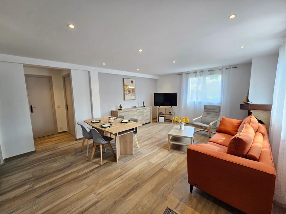 TV and multimedia, Living room, Dining area