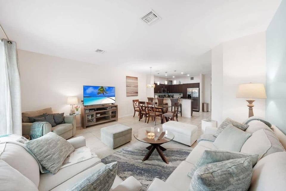 Santa Barbara Villa by Dream Vacation House in Pompano Beach