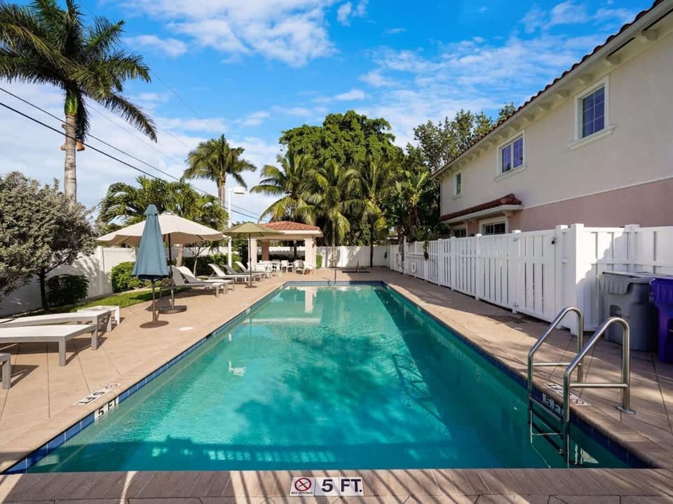 Santa Barbara Villa by Dream Vacation House in Pompano Beach