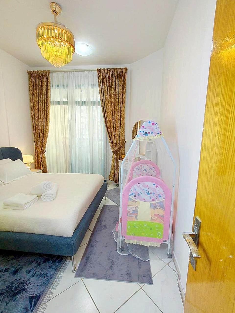 Photo of the whole room, Bedroom