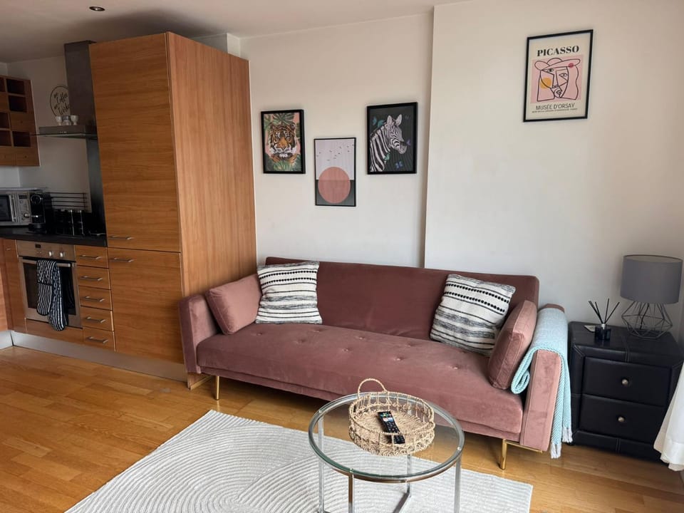 Luxury Cove at the Docks Apartment in Leeds