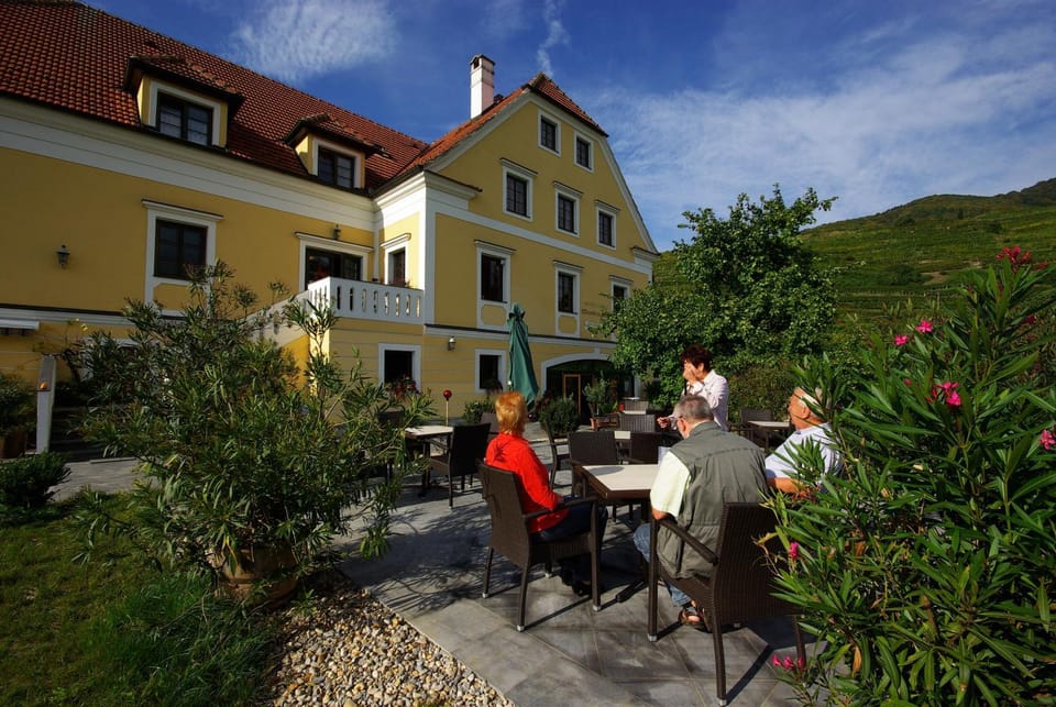 Facade/entrance, Garden, Balcony/Terrace