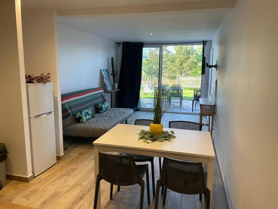New apartment, mountain view Apartment in Espelette